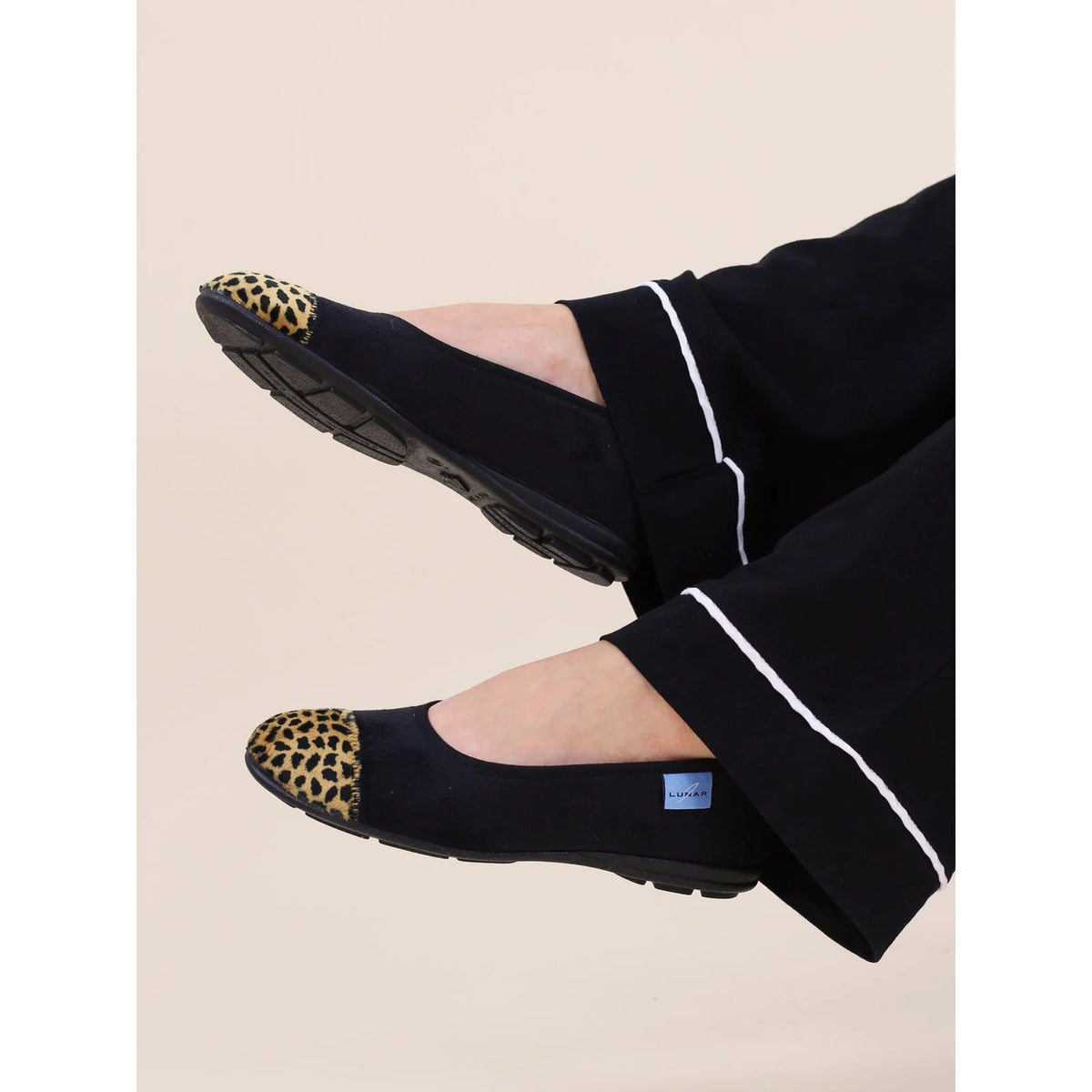 Lunar Women's KLA131 BK Jessie Black Leopard Pump Slipper