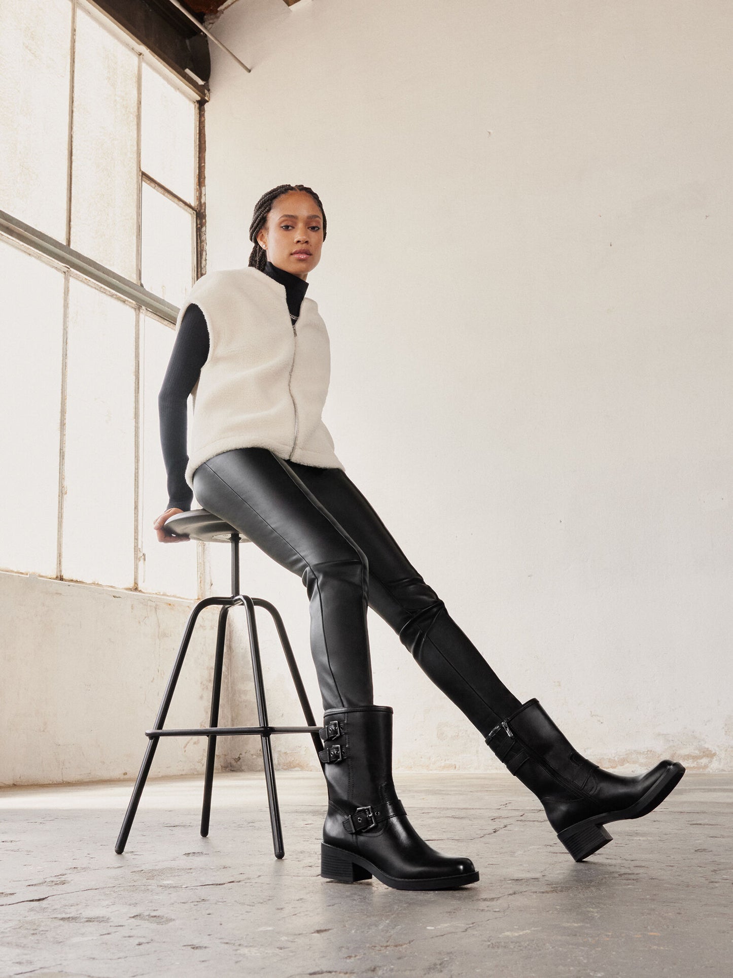 Tamaris Women's 1-25390-43 Leather Ankle Boots Black