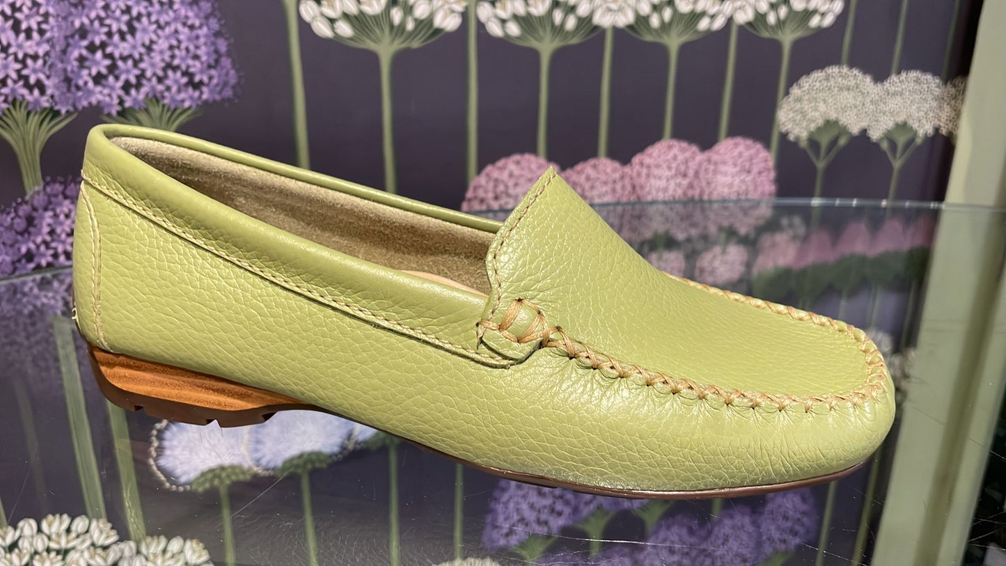 Globo Women's Mayfair Leather Slip-On Moccasin Shoes Lime Green