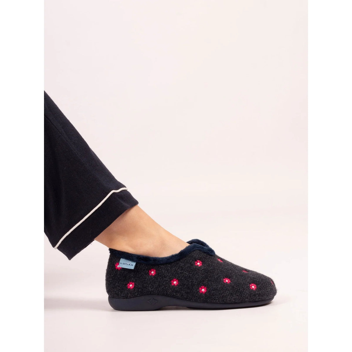 Lunar Women's KLA250 Havana Slippers Navy