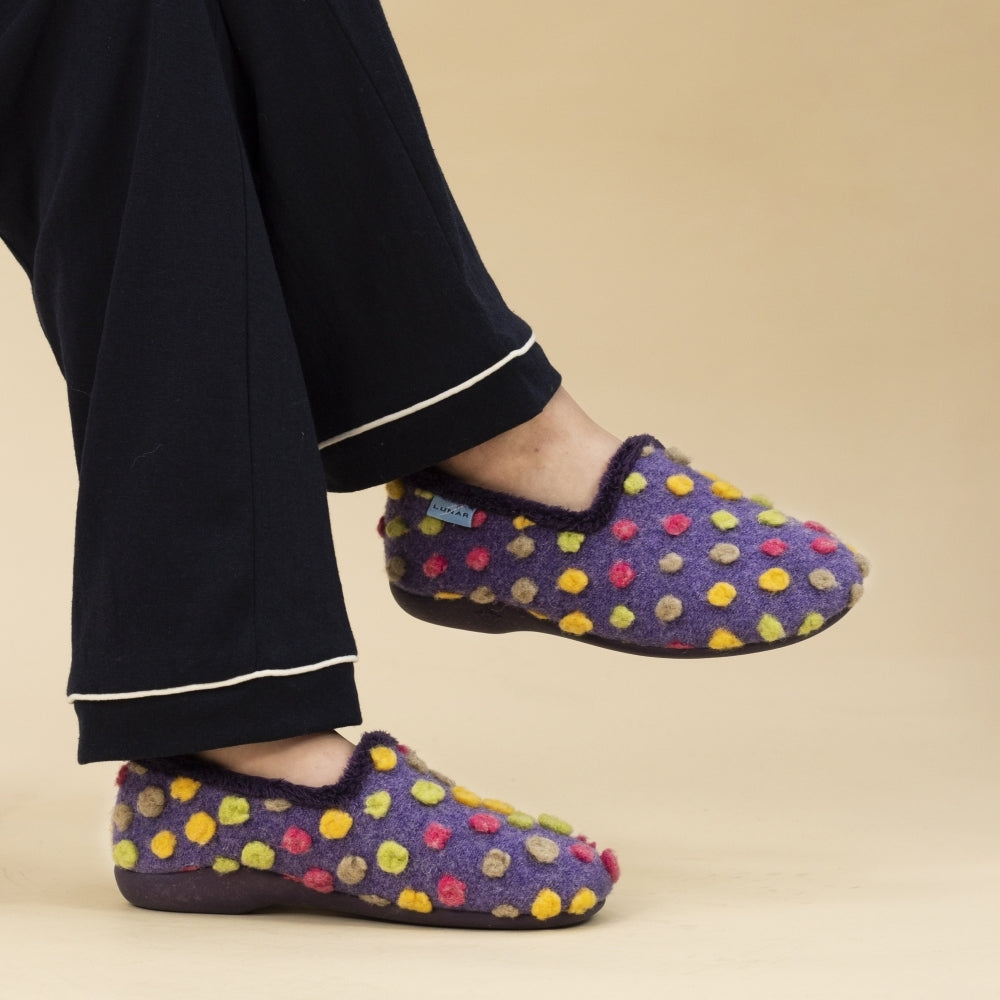 Lunar Women's KLA125 Helix Polka Dot Slippers Purple