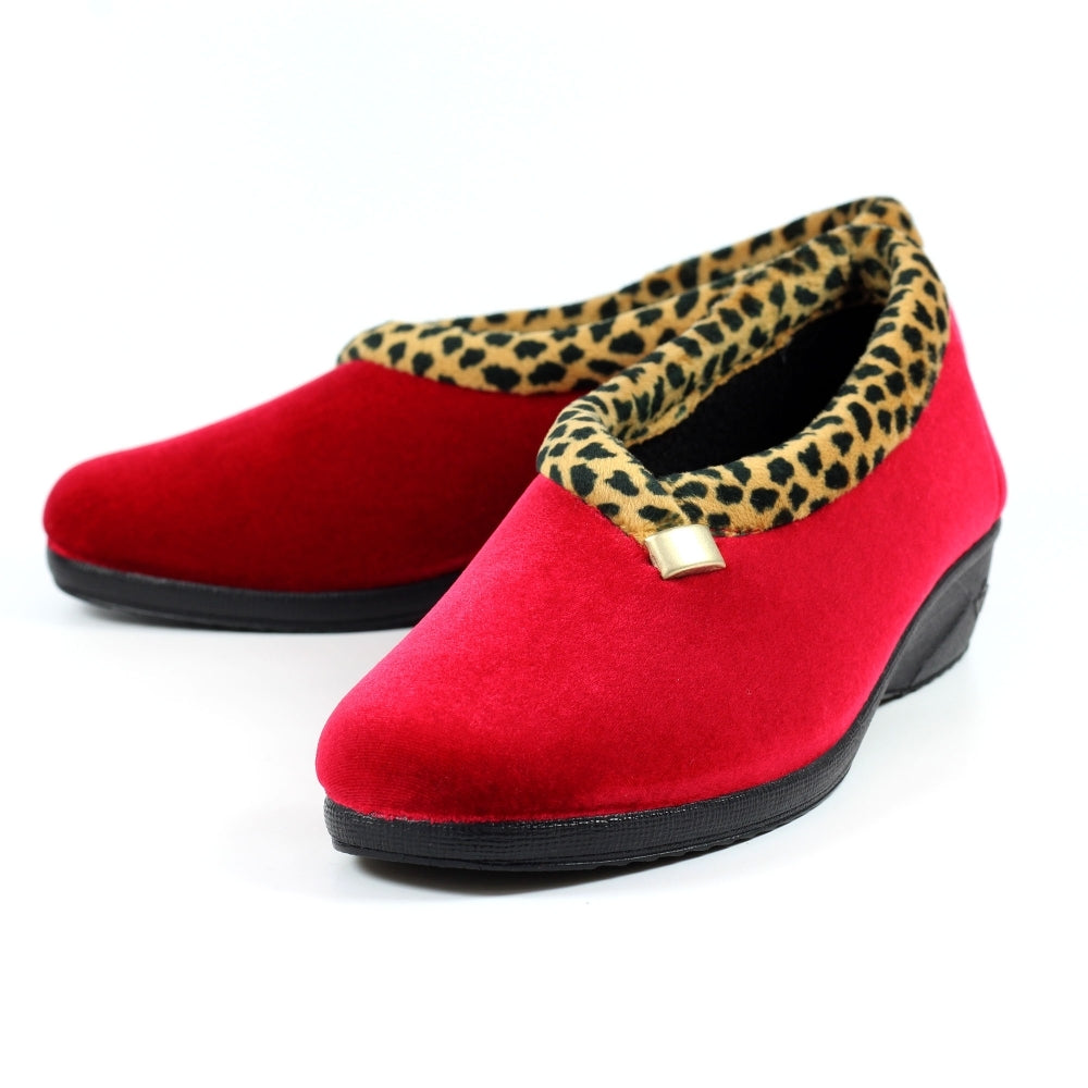 Lunar Women's KLA005 Paloma Leopard Trim Slippers Red