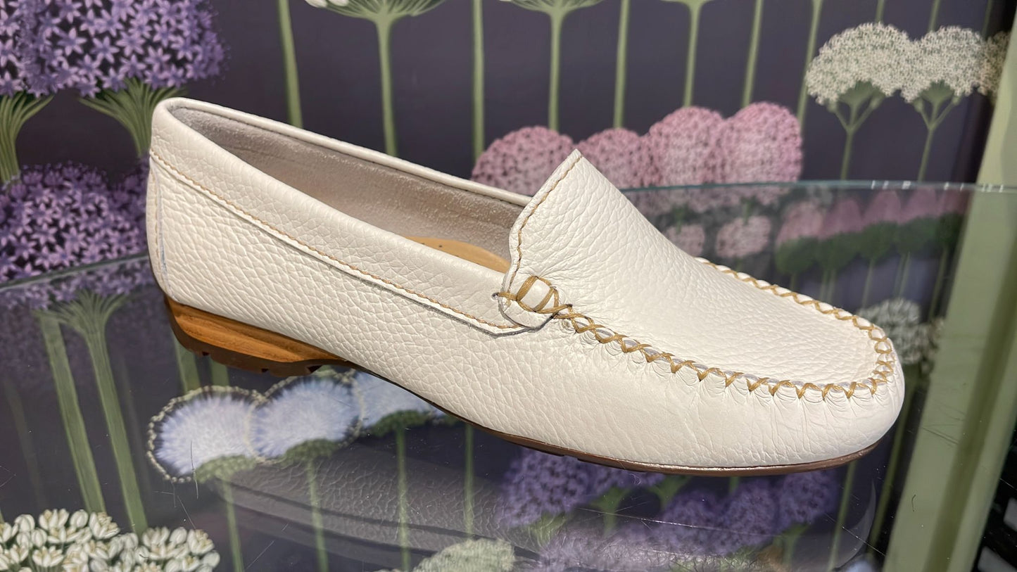 Globo Women's Mayfair Leather Slip-On Moccasin Shoes White