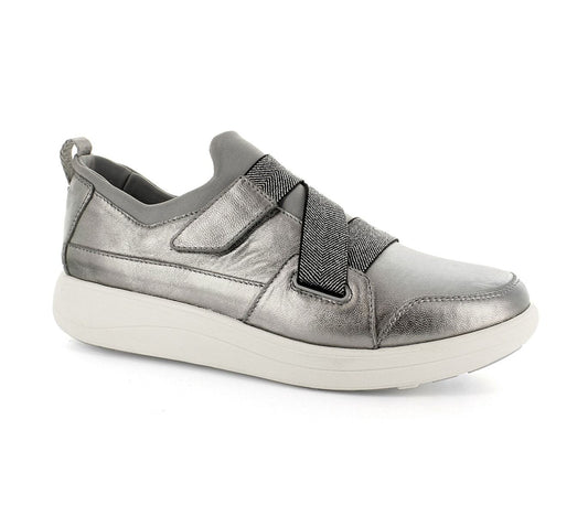 Strive Women's Georgia Leather Active Sneakers Silver